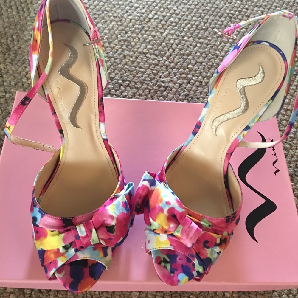 Nina floral peep toe pump